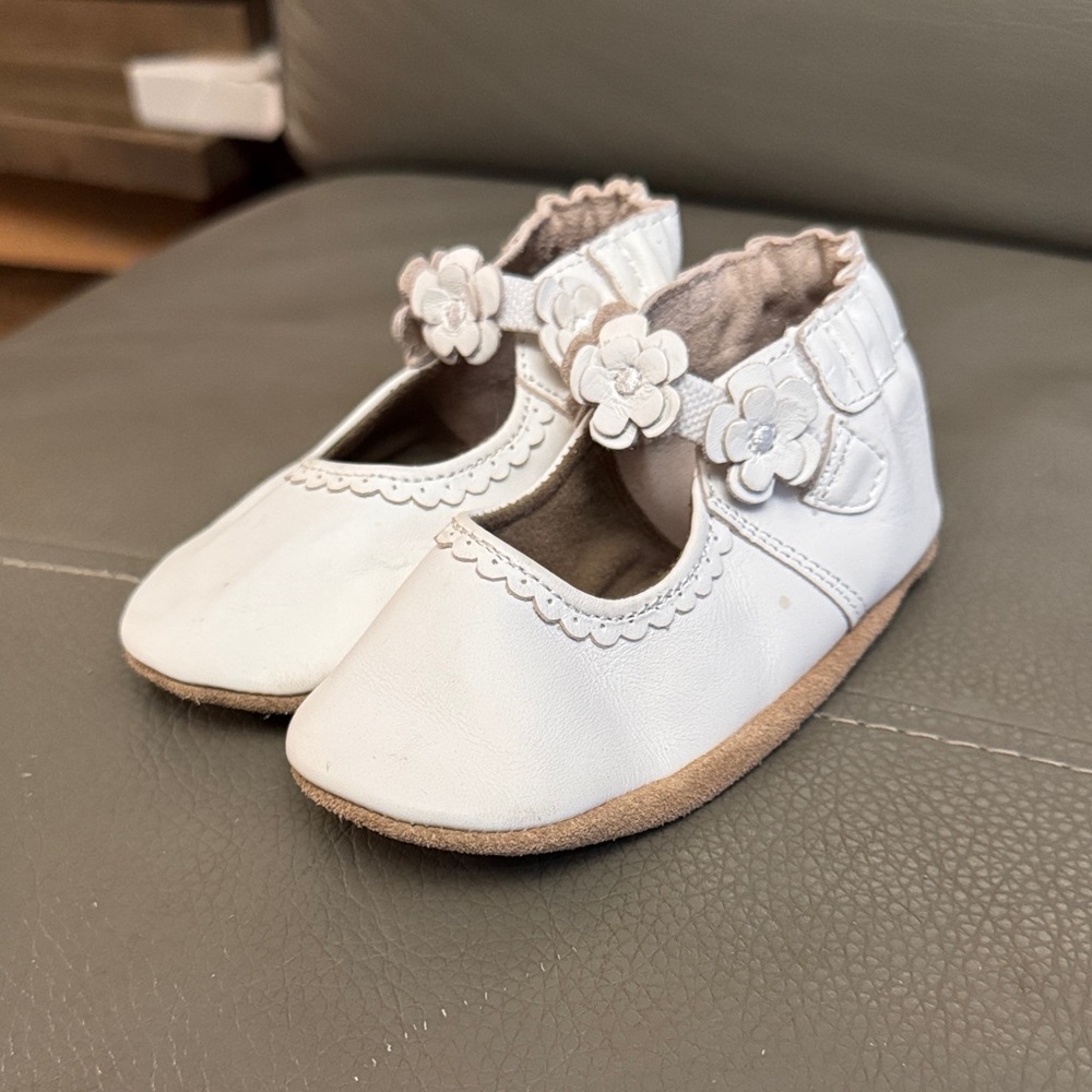 Robeez White Floral Baby Shoes